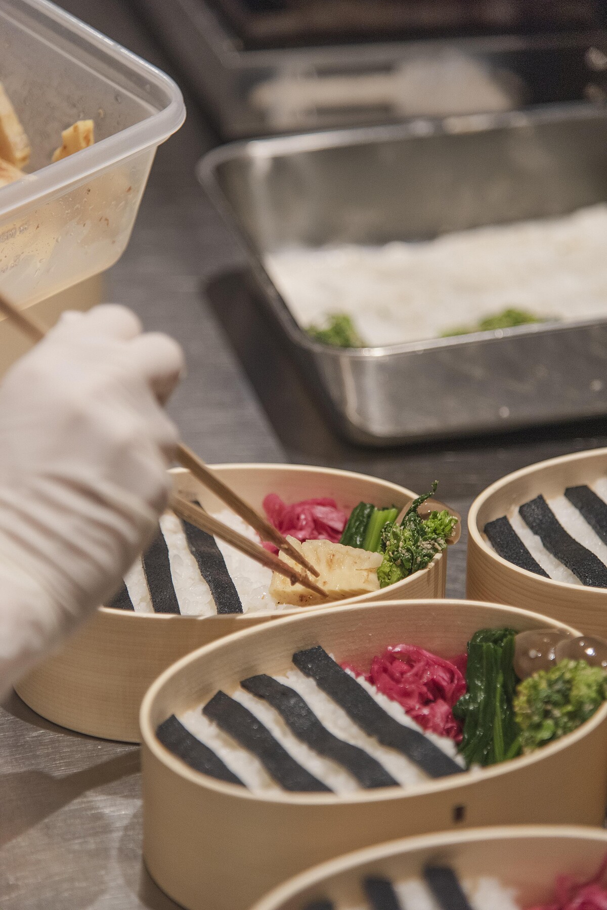 限定 OBENTO以品牌經典線條為靈感。