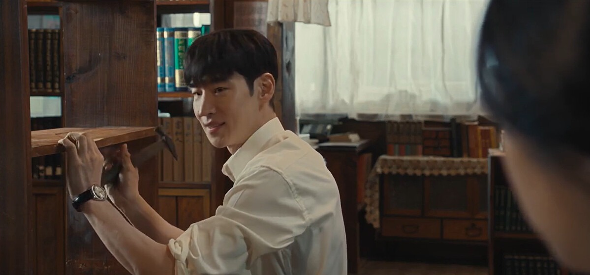 朴渶澖捲起袖子修書架，為自己爭取才藝分數