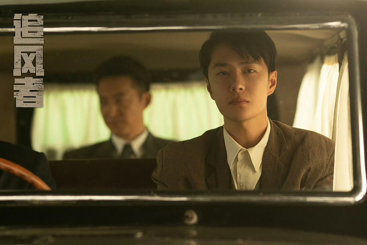 導演姚曉峰大讚王一博從不遲到早退，配合度超高。