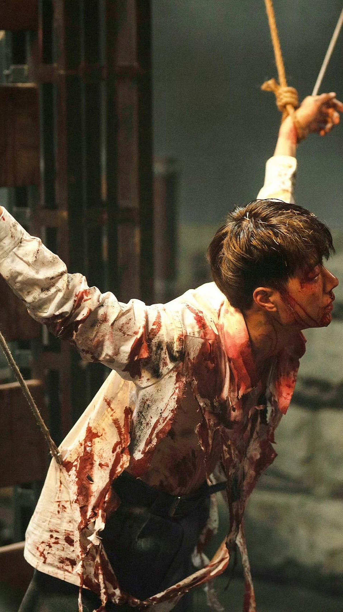 觀眾大讚王一博被吊起來的模樣，就像羽翼被束縛的天使。