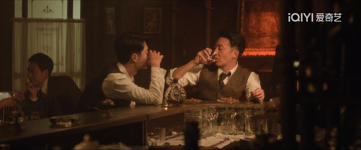 王一博與王陽的喝酒談心戲，兩人最後走在不同軌道上，被視為師徒分道揚鑣的象徵。