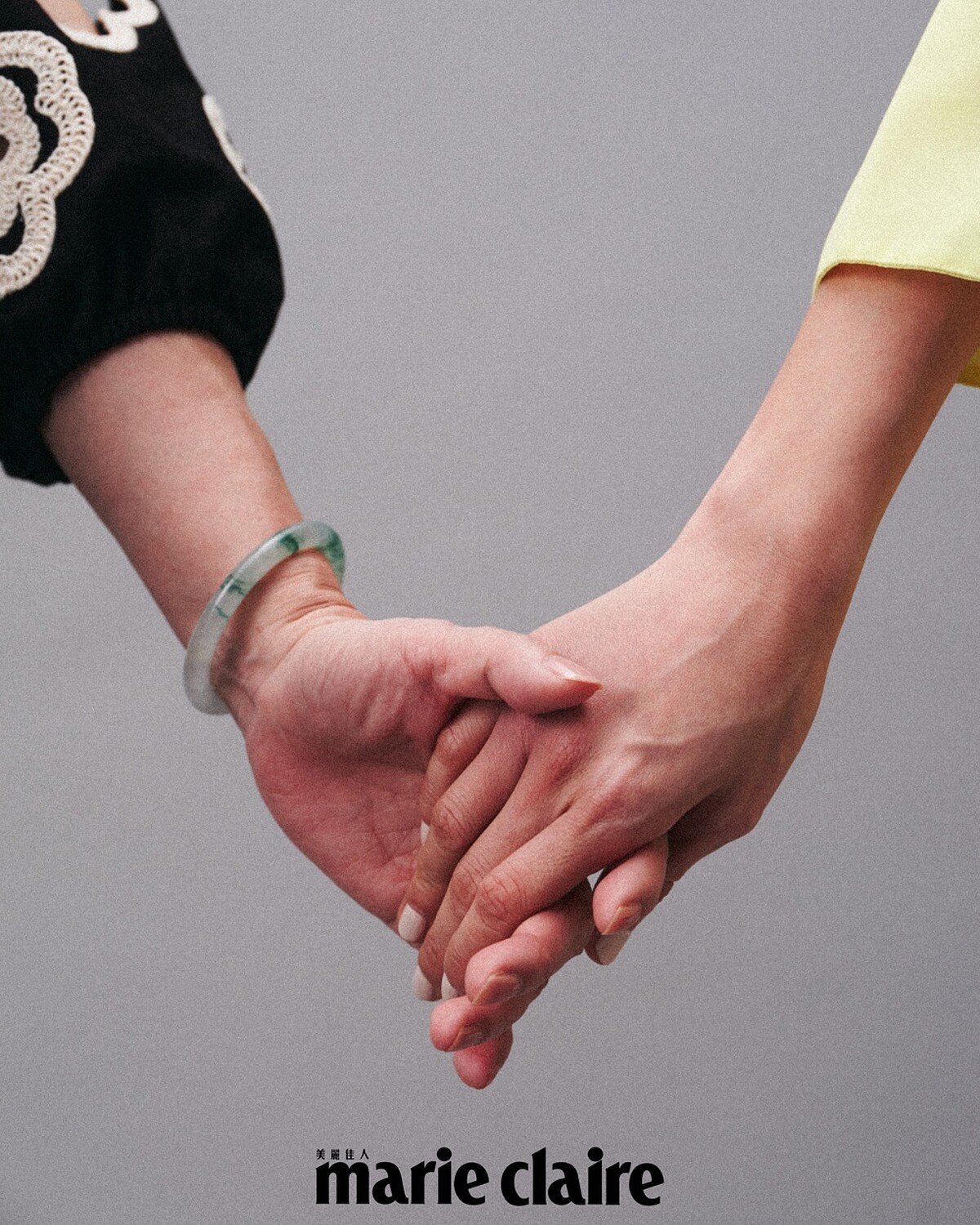 林予晞:黃色透膚襯衫。林予晞媽媽Christine:黑色鏤空洋裝,Maje。