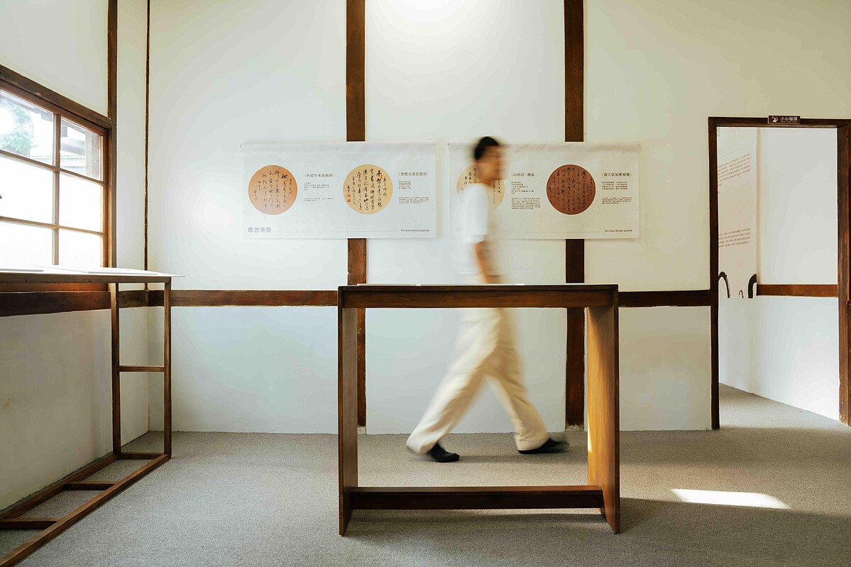 展區「臥雲筆墨」呈現當代文人喜愛作畫的「圓扇」、「扇葉」兩種風格形式，本展區特別感謝私人藏家林榮燁、比劃比畫太保美術館展品協力。（圖片提供／留白計畫）