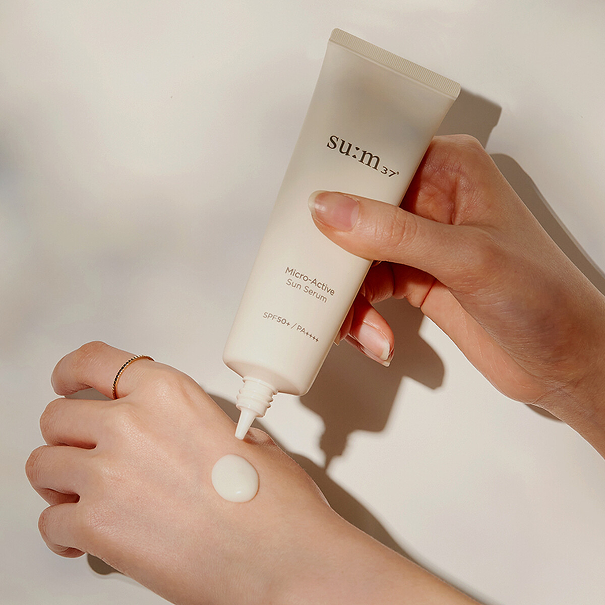 su:m37&deg;甦秘純淨酵能全護防曬精華乳 SPF50+/PA++++ 50ml，NT1,480