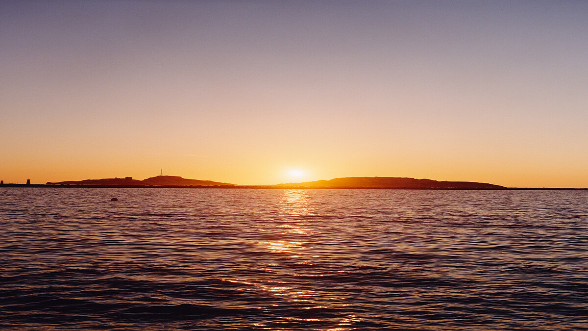 香奈兒最新2024/2025 Cruise度假系列於南法馬賽（Marseille）盛大舉行。）