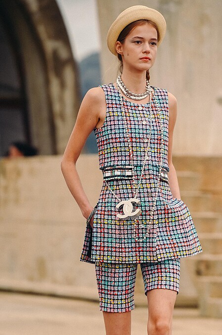 香奈兒最新2024/2025 Cruise度假系列。