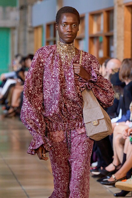 香奈兒最新2024/2025 Cruise度假系列。