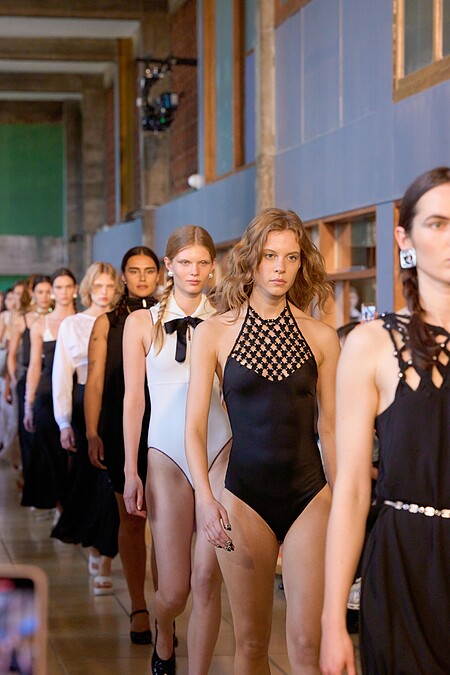 香奈兒最新2024/2025 Cruise度假系列。