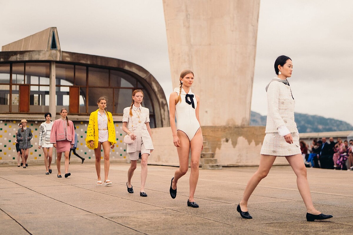 香奈兒最新2024/2025 Cruise度假系列。