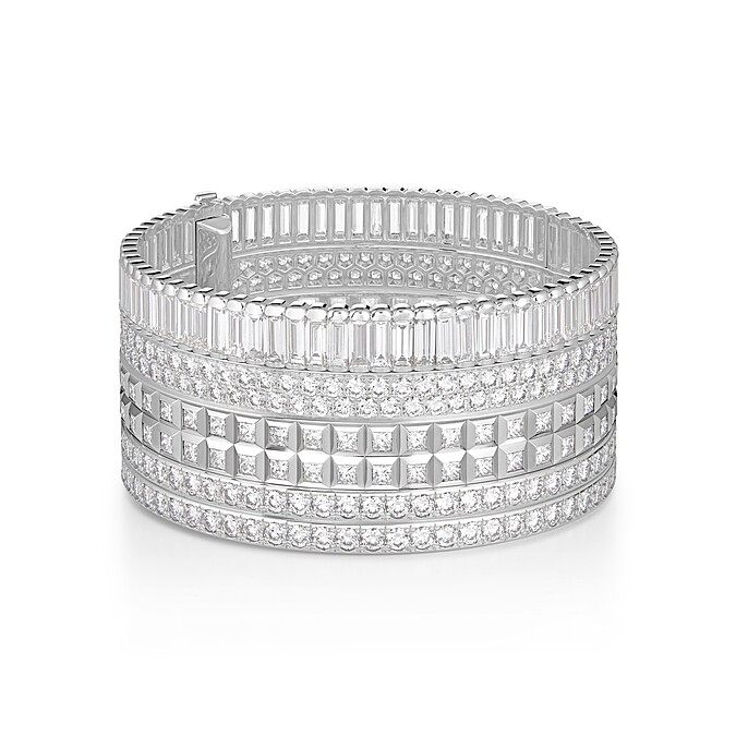 Quatre Radiant系列手環 白金750材質，鑲嵌鑽石