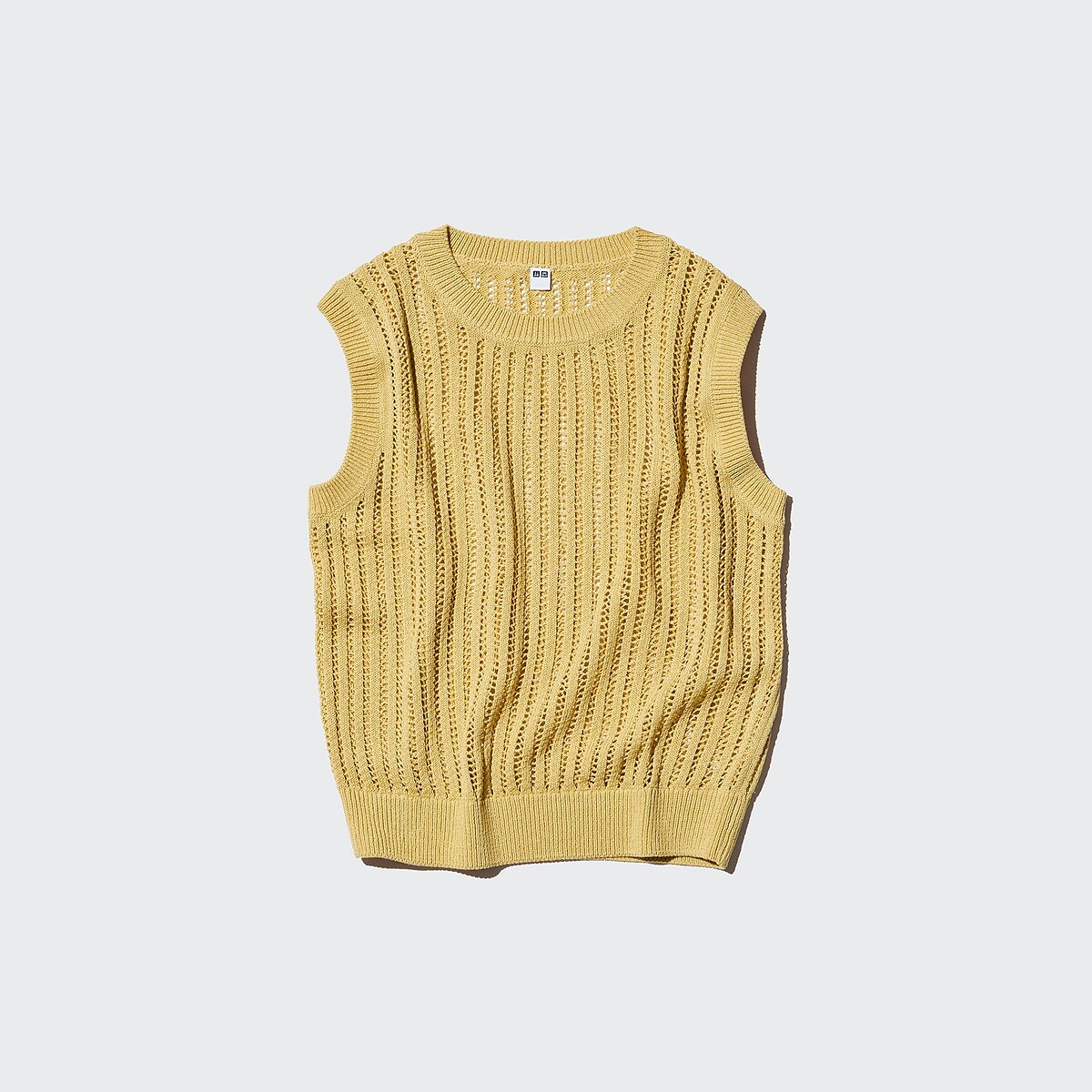 鏤空圓領短版針織衫，售價NT$790。