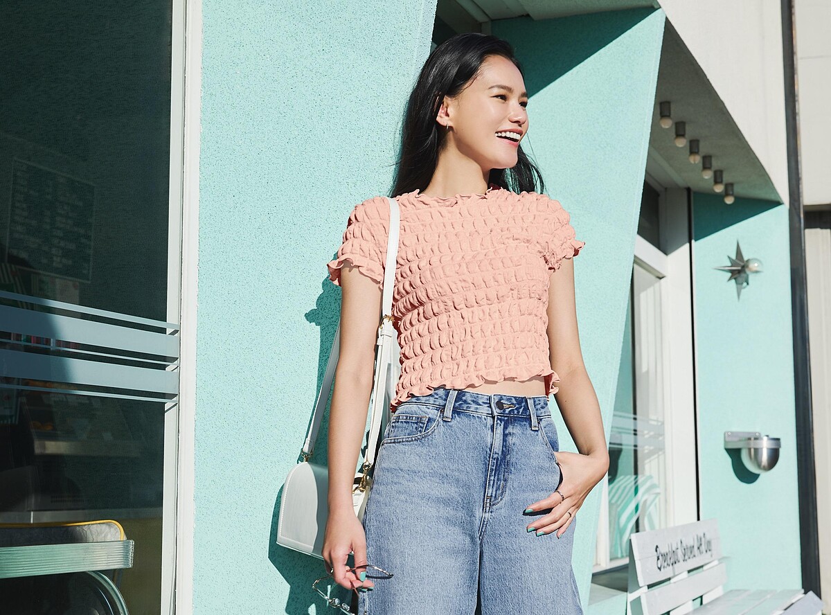 女裝抓皺T恤優惠價NT$290。