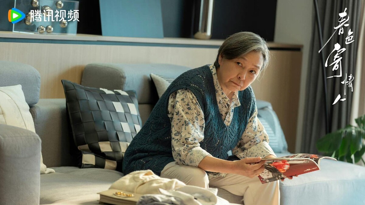 方芳劇中飾演李現的奶奶。