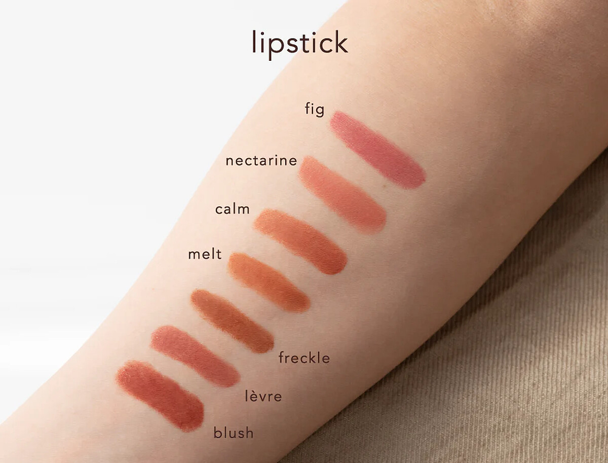 rihka絲霧光感唇膏7色手部試色。