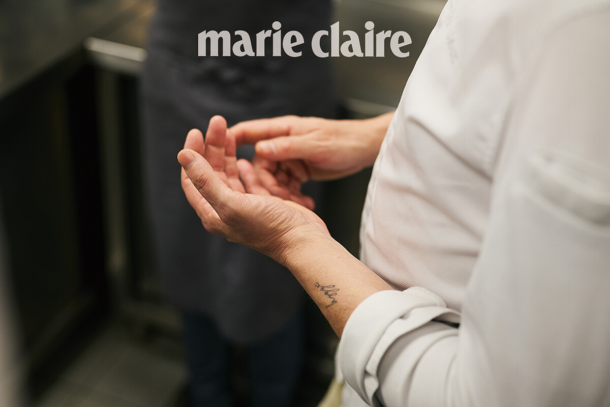 主廚左手有丹麥文「hygge」的刺青，提醒著他享受生活中微小而簡單的每一件事情。