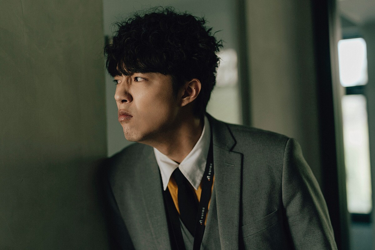 蔡凡熙在《幸福房屋事件簿》飾演「能夠通靈、聞得到鬼」的呆萌少年。