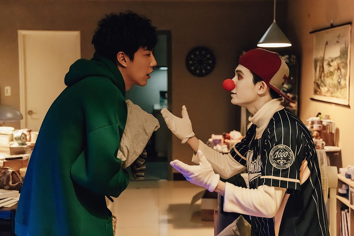 蔡凡熙（左）劇中擁有通靈能力，唯一的朋友「樂子」林暉閔（右）卻是隻鬼。