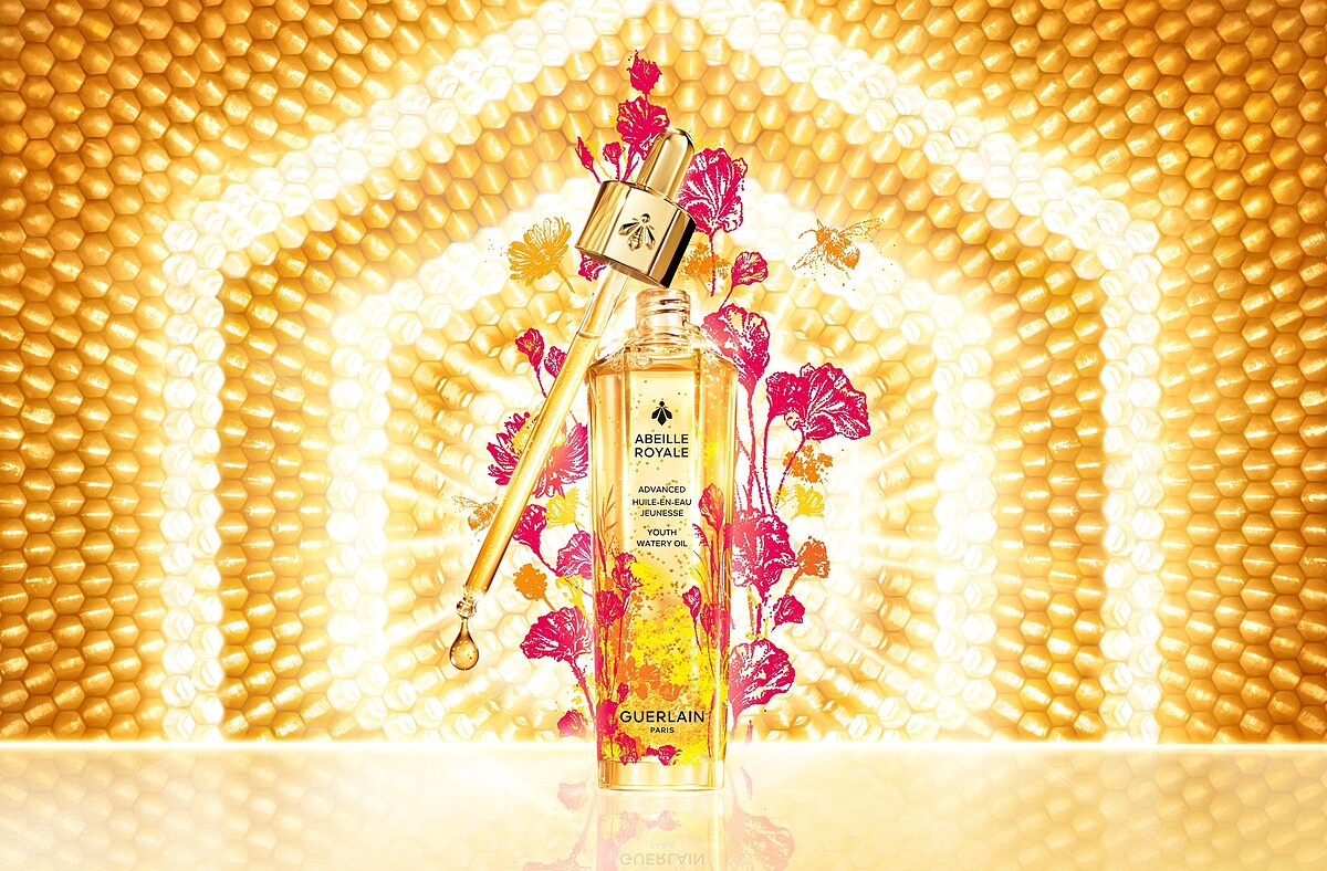 LOVE AT FIRST BUZZ以蜂之鳴「皇家蜂王乳平衡油3G藝術聯名版」。