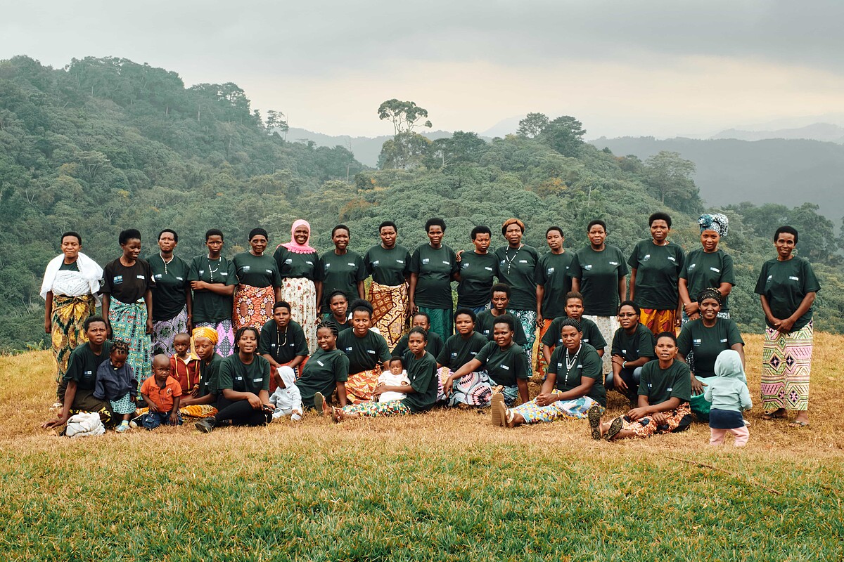盧安達蜂之女力計畫的夥伴們，一同打造美好生態。