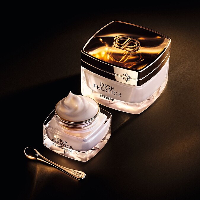 Dior迪奧精萃再生玫瑰賦活眼霜與精萃再生玫瑰賦活乳霜(一般型)情境圖。