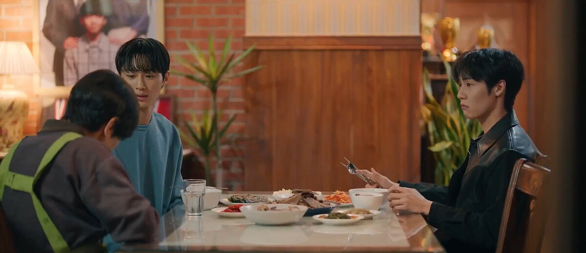 仁赫(右)聽到善宰要去美國復健，等於毀了出道美夢