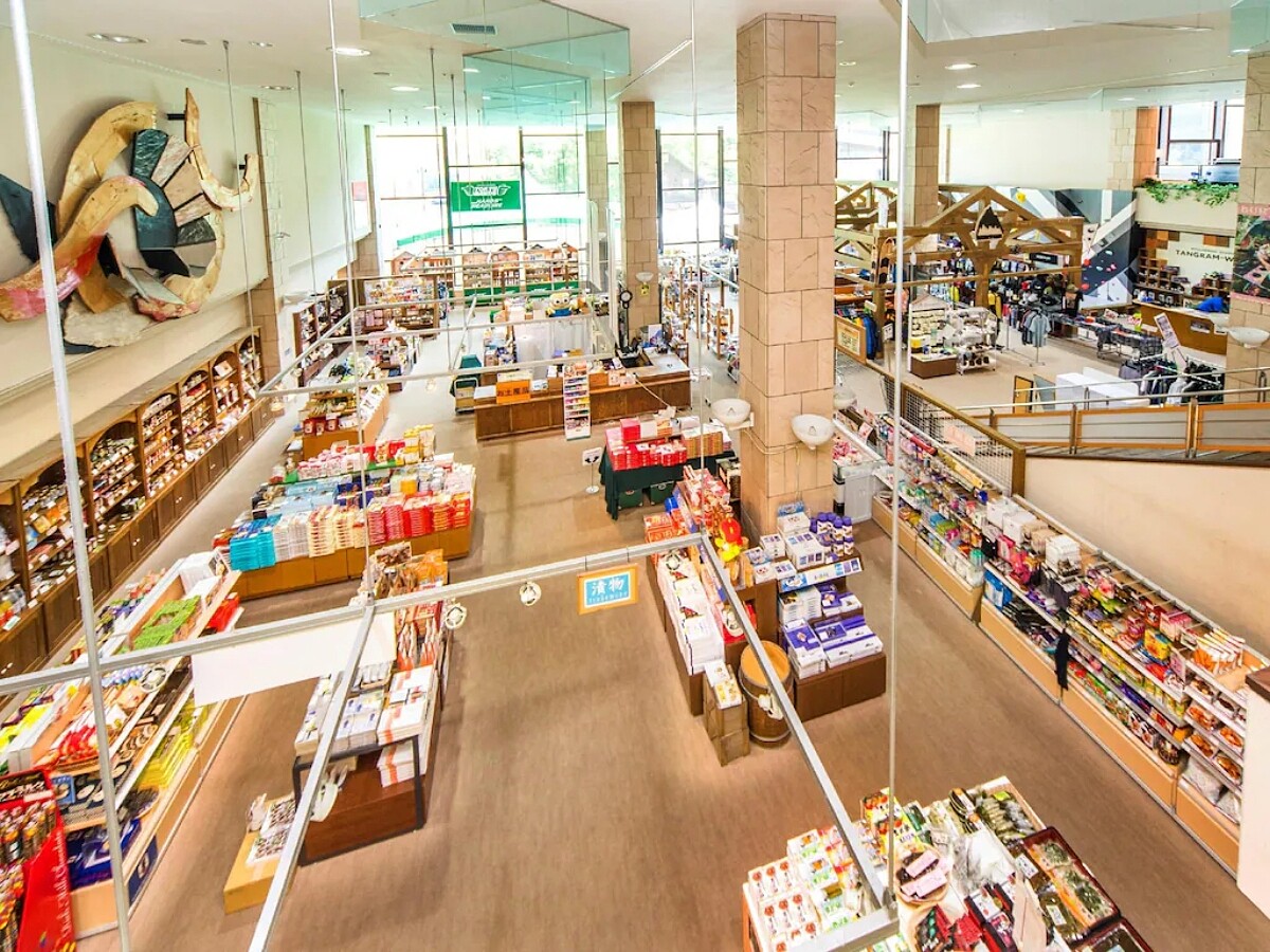 附設商店應有盡有。