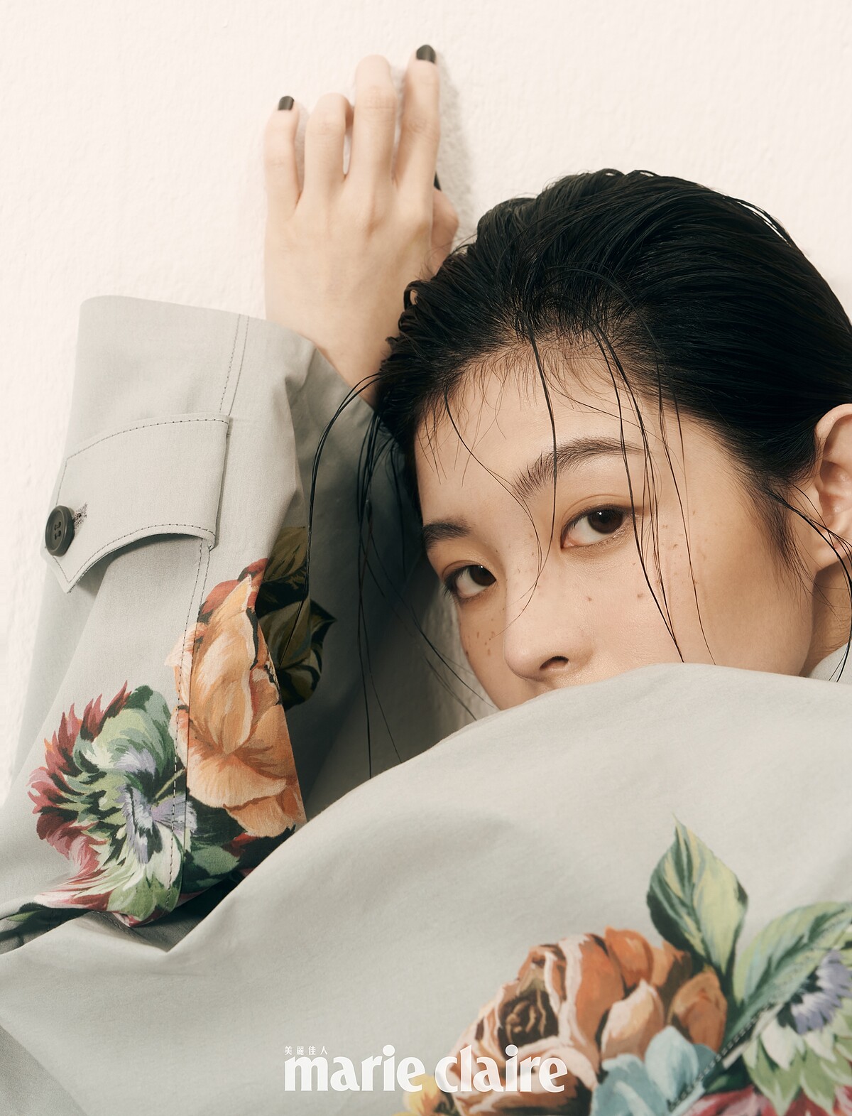 灰色花卉大衣，Prada。