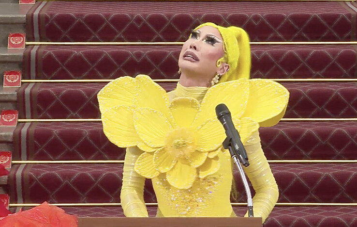 妮妃雅致詞時感動哽咽