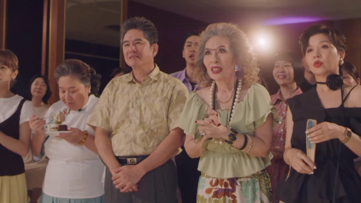 舞會現場眾人也是火藥味十足。