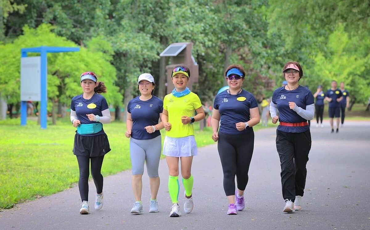 石春健老師帶領學員跑步。Photo/小紅書