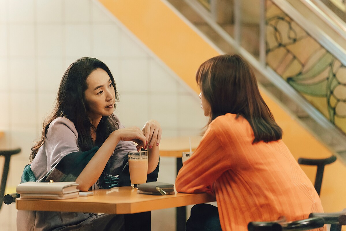 王靜瑩在《幸福房屋事件簿》飾演少根筋的ㄎㄧㄤ媽，總需要別人服侍她，完全是位「老公主」。