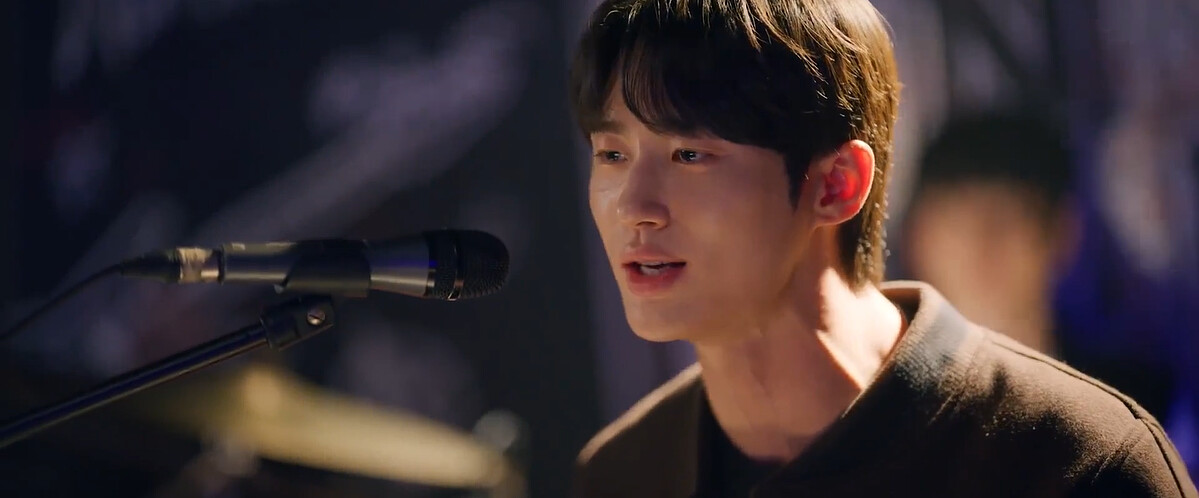 善宰藉仁赫最後一次登台代唱機會，在任率面前獻唱為她寫下的《陣雨》，同時思考自己是否熱愛歌唱這件事