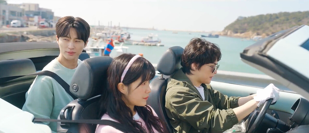 太成為炫富特別開新買的進口敞篷車載任率善宰去找仁赫