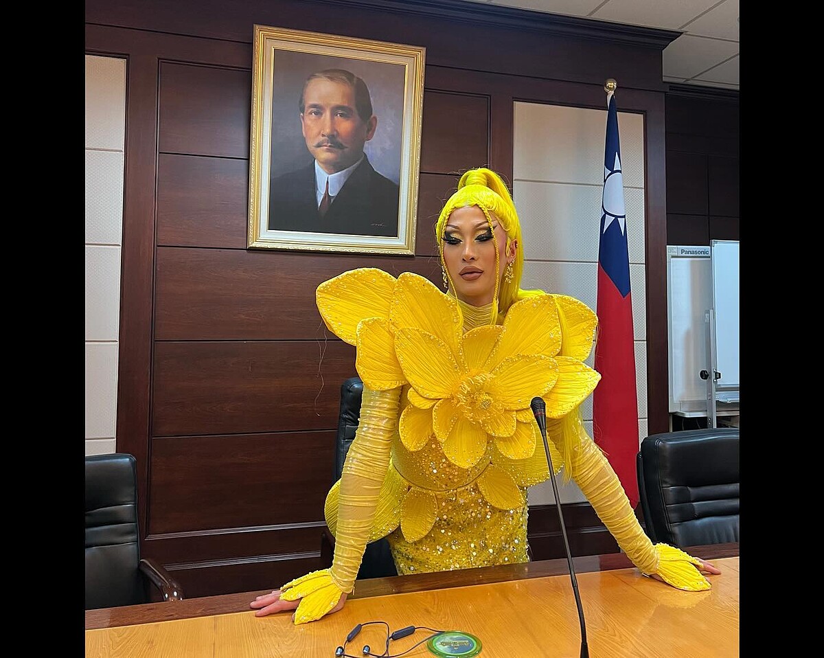 妮妃雅成為首位在總統府表演的變裝藝術家