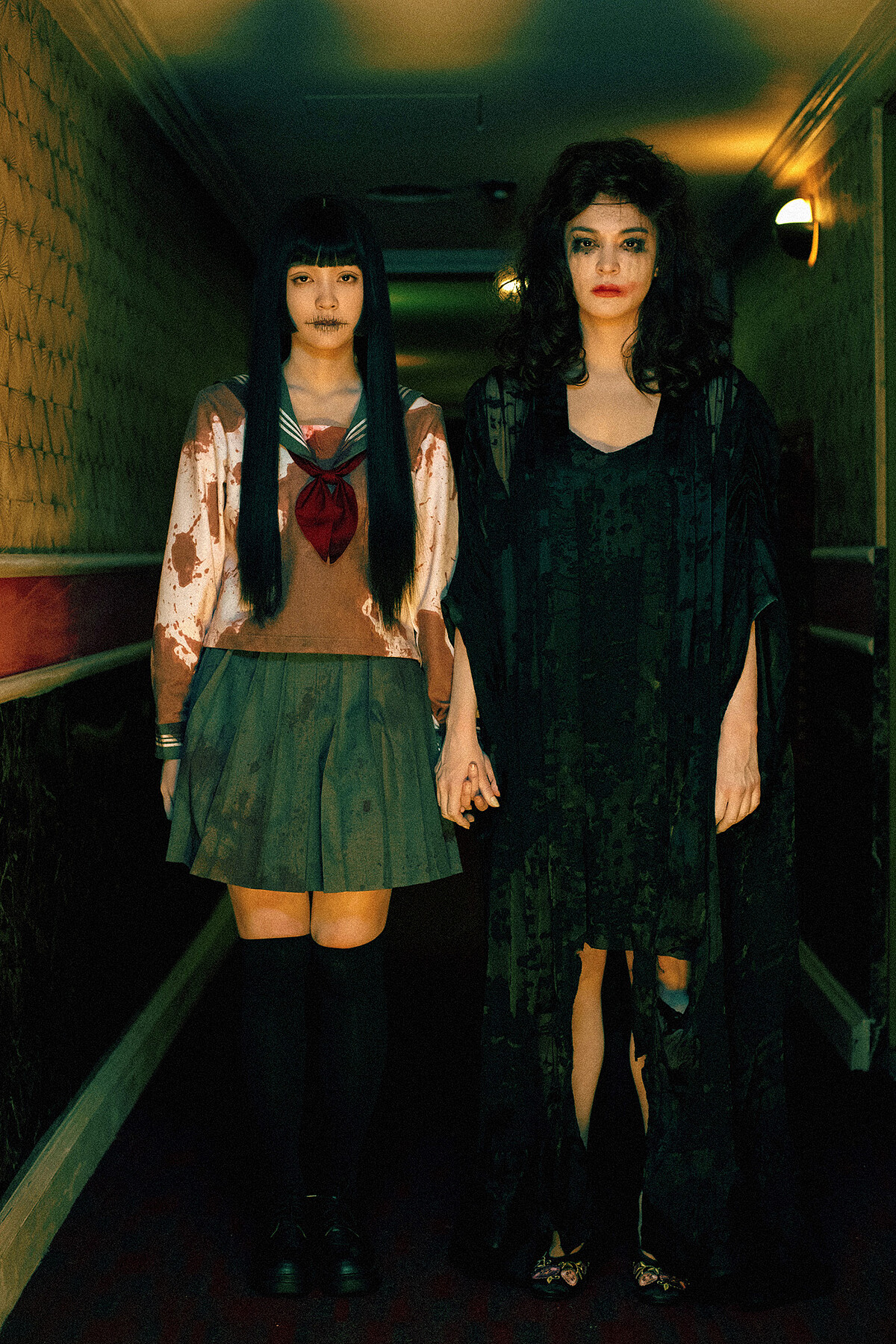 《鬼才之道》張榕容（右）飾演過氣厲鬼天后帶領菜鳥鬼王淨（左）陰間爭霸。