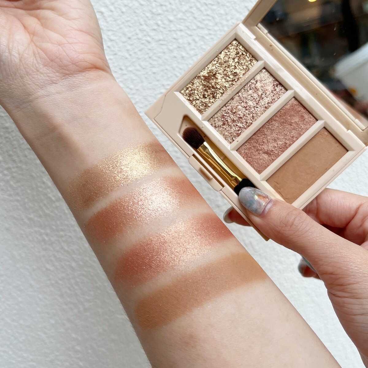 rihka feelings palette眼影盤,NT2,200(含眼影空盤)