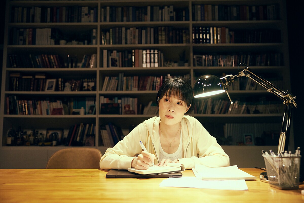 《婚內失戀》演員蔡亘晏（爆花）透露現實中婚後生活確實與婚前想像不同，但總是能找到調適的方法。