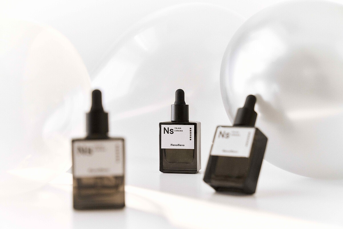 m̄enom̄eno 「Ns 酸酸調理精華」， 15ml ，售價$880