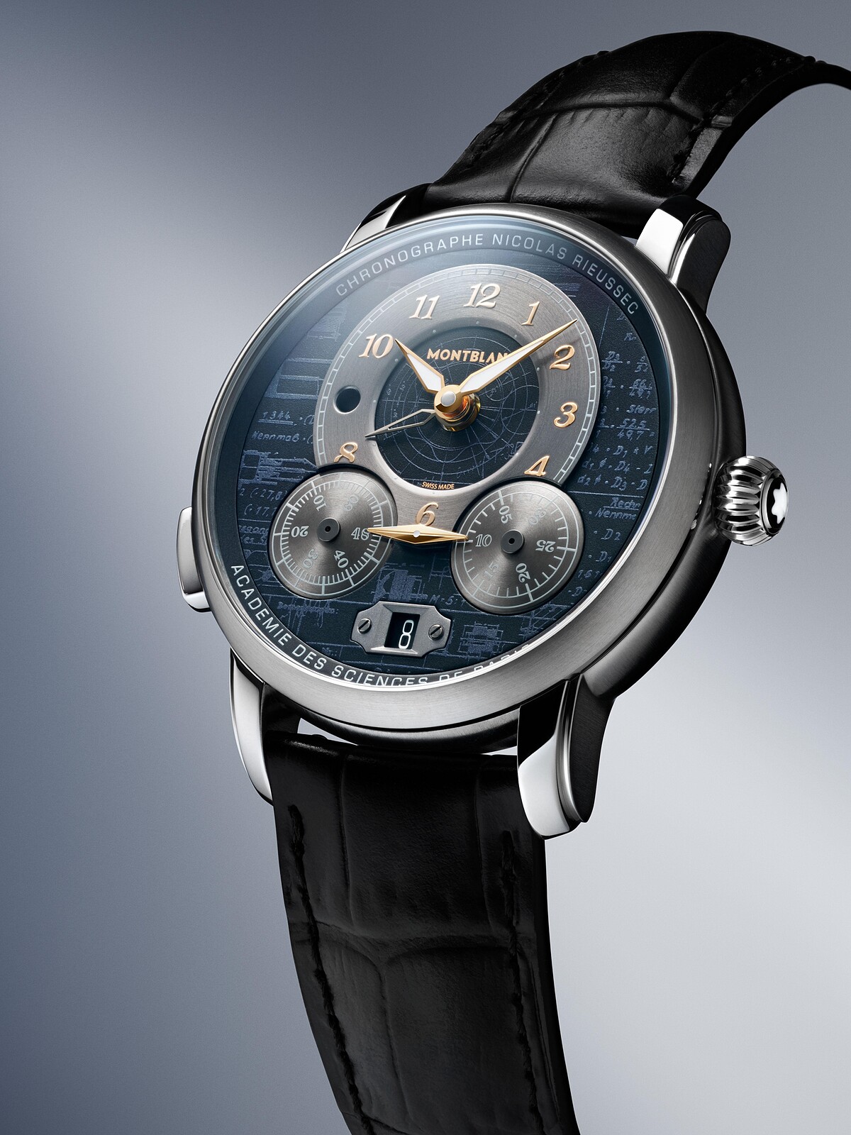 萬寶龍推出 Star Legacy Nicolas Rieussec 計時碼錶 Meisterst&uuml;ck 100 週年限量版。這款計時碼錶以標誌性鋼筆的設計元素致敬萬寶龍 Meisterst&uuml;ck 書寫工具問世100週年。限量發行500只，採用43毫米不鏽鋼錶殼，搭配可互換的鱷魚紋黑色小牛皮錶帶。黑色錶盤上的夜光印花來自1920年書寫工具的設計圖，Meisterst&uuml;ck 筆蓋的頂端和萬寶龍時計的錶冠上都可以找到六角白星標誌。關鍵數字4810也出現在錶盤上，位於兩個旋轉圓頂計時盤上方。錶盤上的大量金色點綴與不銹鋼錶殼相結合，也讓人想起 Meisterst&uuml;ck 筆尖的白金雙色設計。