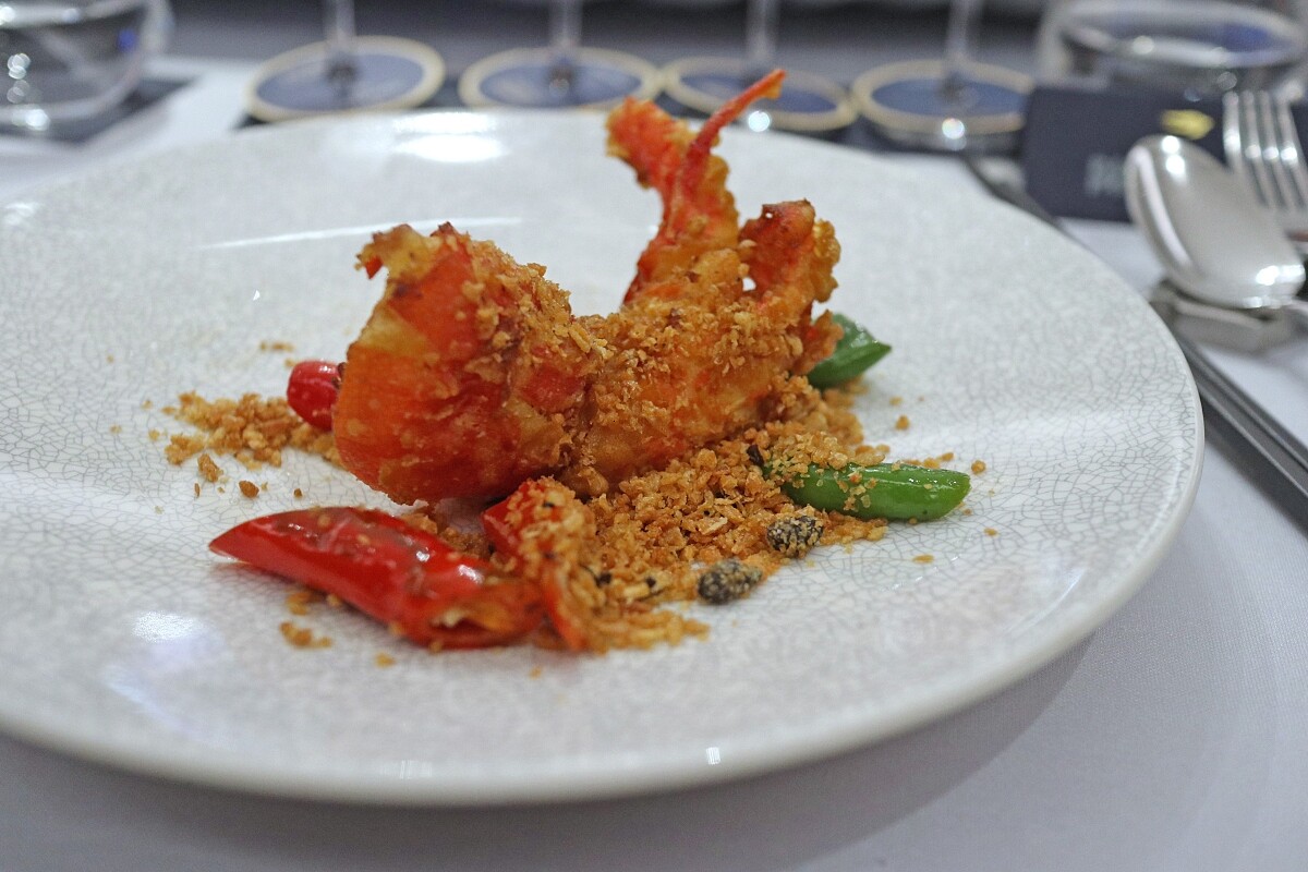 「避風塘馬爹利軟殼龍蝦」。