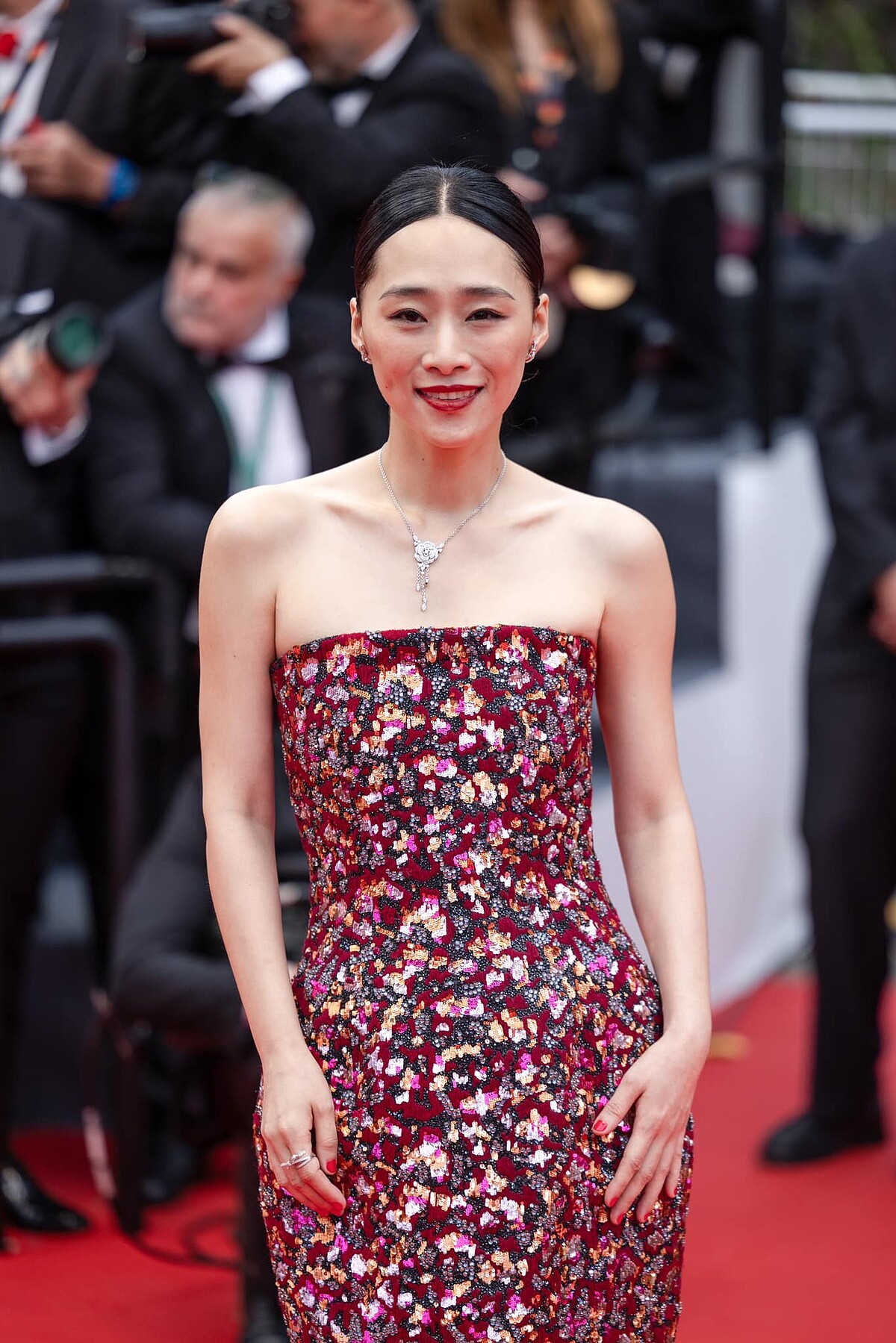 吳可熙以一套Chanel 2019秋冬高級訂製服閃亮登場坎城紅毯。