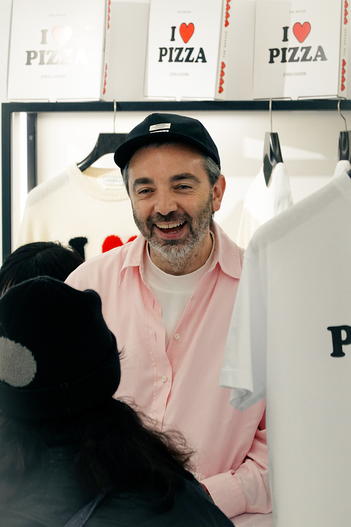 Joshua Sanders 品牌總監 Vittorio cordella。