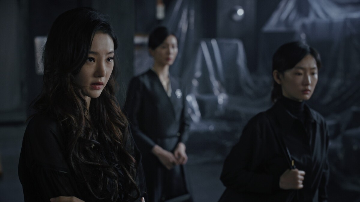 《新生》全劇從神秘告別式開始