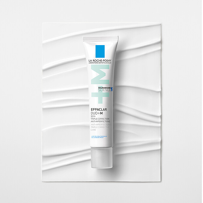 理膚寶水淨痘無瑕極效精華DUO+M情境圖。