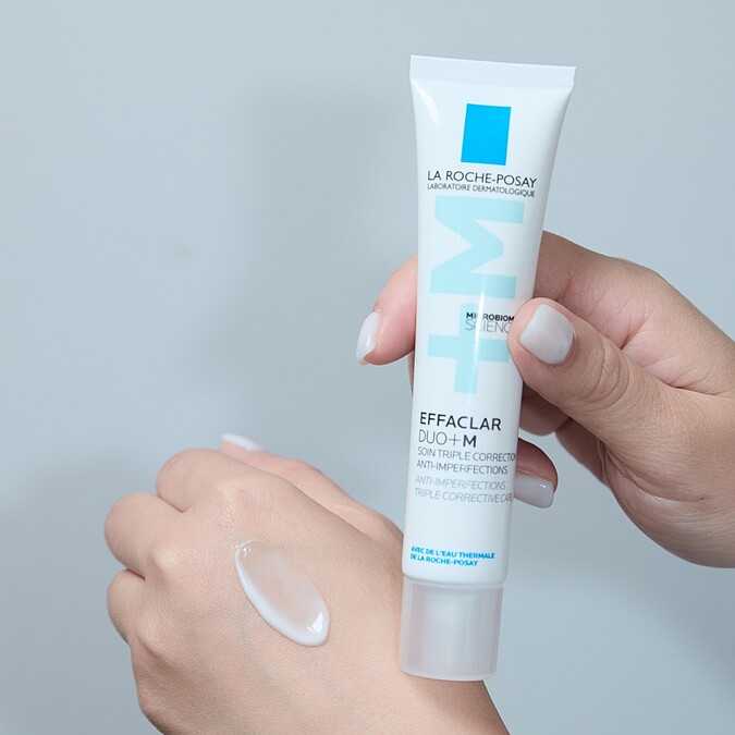 理膚寶水淨痘無瑕極效精華DUO+M質地示意。