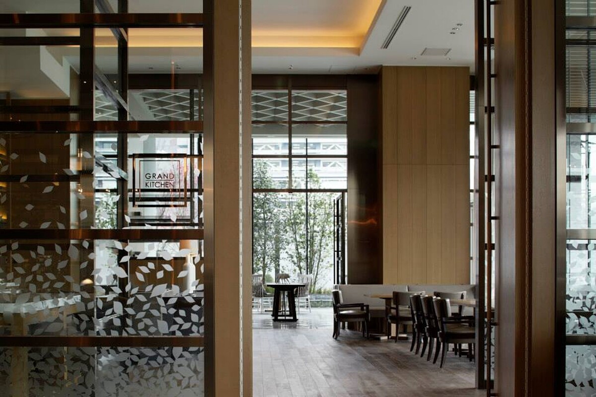 入住期間還能在客房內或護城河畔的「Grand Kitchen」餐廳享用豪華早餐。