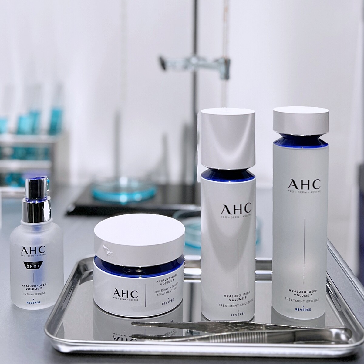 AHC醫美科研系列首波推出「超導水光玻尿酸系列」。