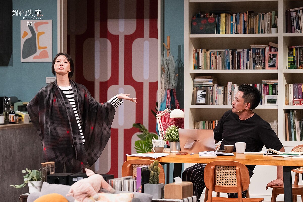 柯叔元（右）在《婚內失戀》和李杏飾演老夫老妻。