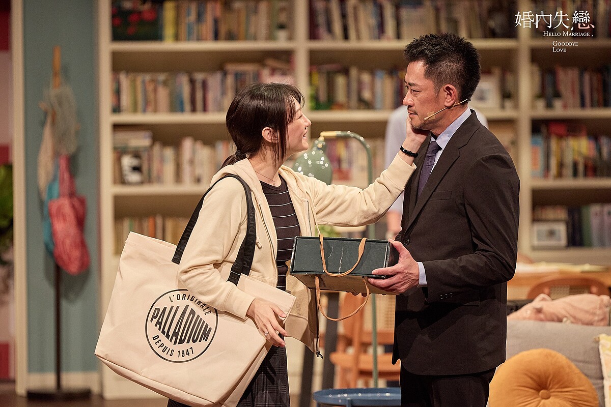 李杏（左）與柯叔元演出舞台劇《婚內失戀》飾演夫妻，關係緊張。