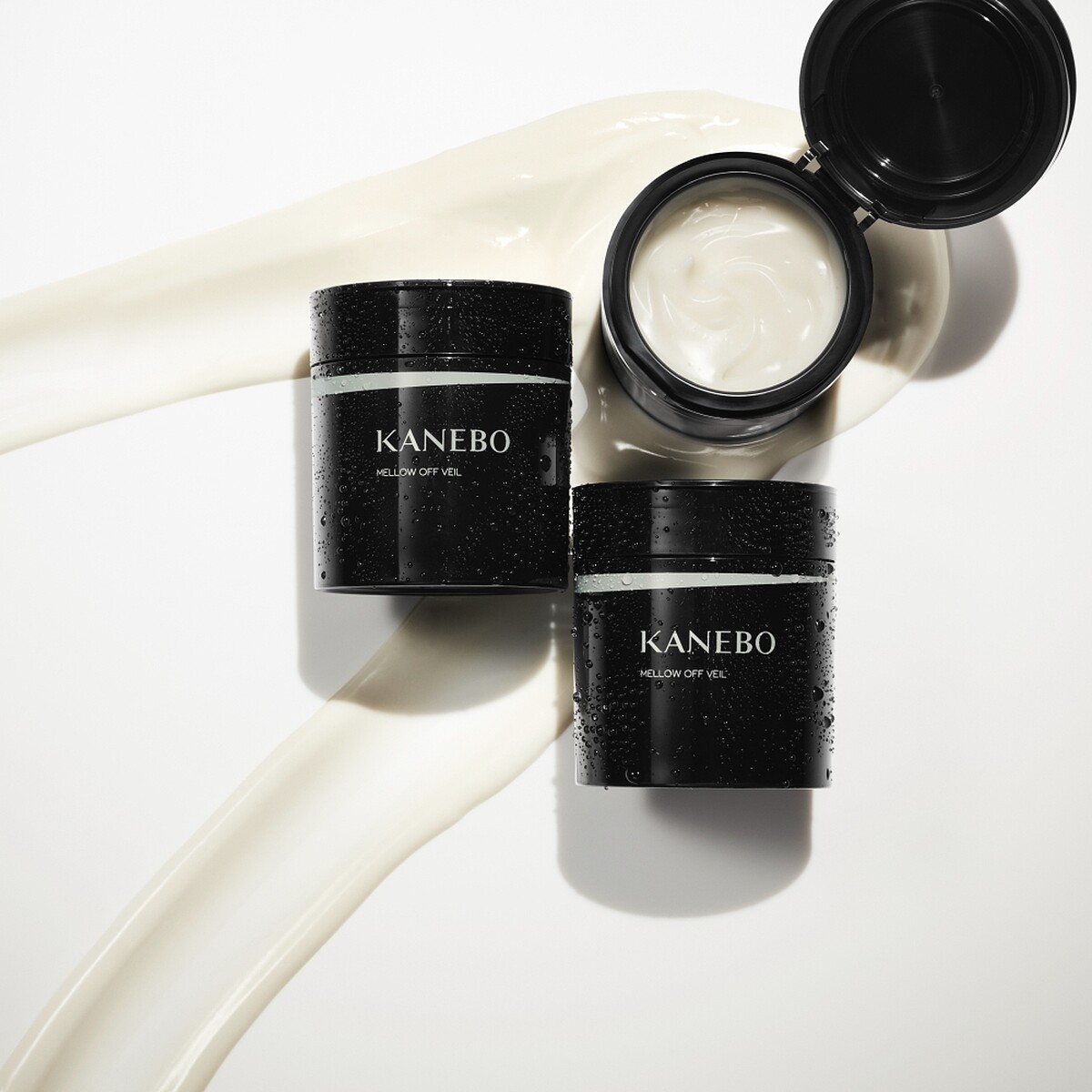 KANEBO舒顏盈潤卸妝凝霜情境圖。